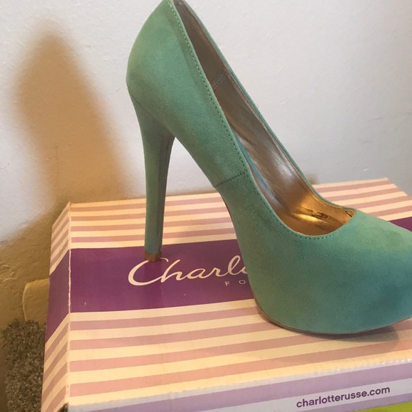 Pair platform heels - Picture 3 of 5